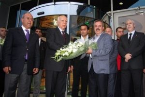Beşiktaş ve Bursaspor y&ouml;neticilerinden dostluk r&uuml;zgarı