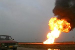 Doğalgaz boru hattında patlama! Halk sokağa d&ouml;k&uuml;ld&uuml;