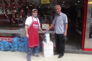 Et firması engelliler i&ccedil;in plastik kapak topluyor