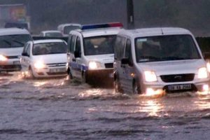 Kocaeli'yi şiddetli yağmur vurdu