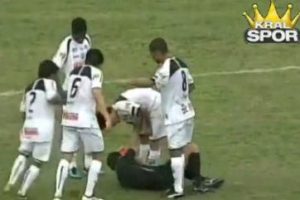 Hakem kendini futbolcu zannederse