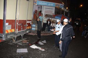 Markete değil &ouml;l&uuml;me gitti! Amcası ile dayısı birbirine girdi