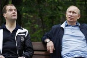 Medvedev başkanlık i&ccedil;in Putin'i &ouml;nerdi