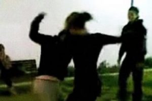 Kızlar kavga etti erkekler filme aldı
