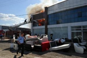Sakarya'da mobilya fabrikasında yangın