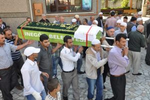 Kamyonetin altında kalan k&uuml;&ccedil;&uuml;k Hamza g&ouml;zyaşlarıyla toprağa verildi