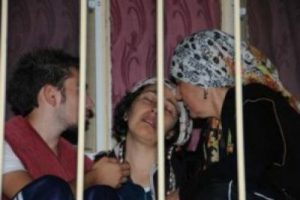 İki şehidin ateşi İzmir'e d&uuml;şt&uuml;