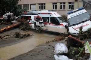 Sel Rize'yi boğdu: 1 &ouml;l&uuml;