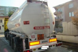 Yol kontrol&uuml;nde ka&ccedil;ak gaz yağı taşıyan tanker ele ge&ccedil;irildi