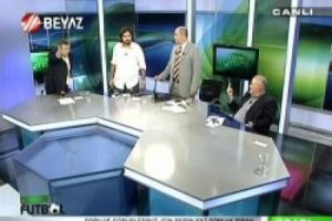 Canlı yayında hakaretler havada u&ccedil;uştu