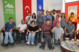 Engelliler arasında &ouml;rnek dayanışma