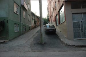 Ortada direk var yandan ge&ccedil;