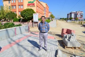 Yenişehir'de kaldırım &ccedil;alışmaları