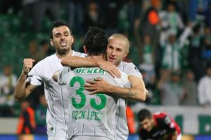 Bursaspor Ozan'la d&ouml;rt k&ouml;şe