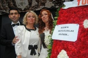 Gelinliğiyle Hasdal'a gitti