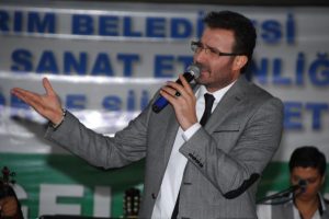 Bedirhan G&ouml;k&ccedil;e şiirleriyle mest etti