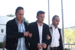 Hastane faresi polislere yakayı ele verdi