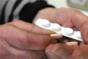 Polisten gen&ccedil;lere: Uyuşturucu &ccedil;&ouml;z&uuml;m değil, &ccedil;&ouml;z&uuml;ms&uuml;zl&uuml;kt&uuml;r