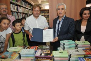 Bulgaristan Belediyesi'nden Nil&uuml;fer'e kitap