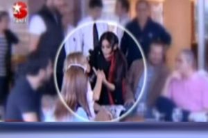 Ayşeg&uuml;l'den G&uuml;nel'e el &ouml;pme şoku