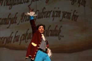 Tiyatro Festivali 'G&uuml;liver' ile başladı