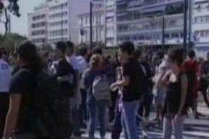 Yunanistan sokağa d&ouml;k&uuml;ld&uuml;