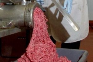 Bursa'da a&ccedil;ık kıyma satışına ceza