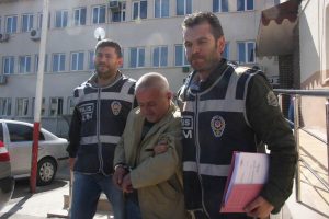 Uyuşturucu dolu &ccedil;antayı camide bulmuş!
