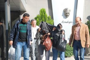 Altın hırsızlığı yapan eltilere su&ccedil;&uuml;st&uuml;
