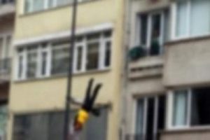 &Ccedil;atıdan d&uuml;şen şahıs hayatını kaybetti
