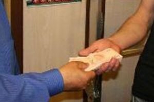 Bulduğu 10 bin lirayı sahibine teslim etti
