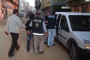 Evlere giren hırsızlar su&ccedil; &uuml;st&uuml; yakalandı