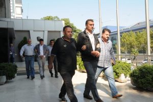 Emekli polis kavgayı ayırırken &ouml;ld&uuml;