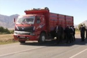 Freni patlayan kamyonu b&ouml;yle durdurdular