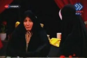 İranlı kadın spikerin donup kaldığı an