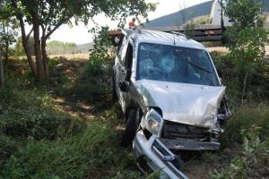 Bursa'da otomobil tarlaya u&ccedil;tu