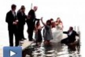 İskele &ccedil;&ouml;kt&uuml; gelin suya g&ouml;m&uuml;ld&uuml;