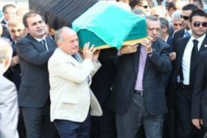 Başbakan Erdoğan 'Anacığı' i&ccedil;in ağladı!