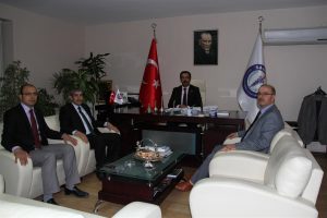 Sağlık&ccedil;ılar &ouml;zl&uuml;k haklarının iyileştirilmesini istiyor
