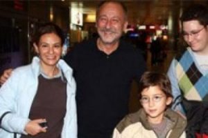 Altan Erkekli 56'sında baba oluyor