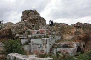 Roma tiyatrosu balicilerden kurtuluyor