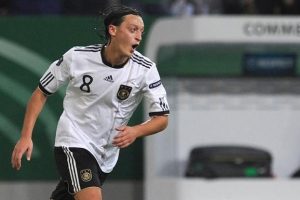 İşte Mesut'un muhteşem gol&uuml;