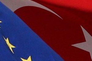 Yeni anayasaya destek, G&uuml;l'e &ouml;vg&uuml;
