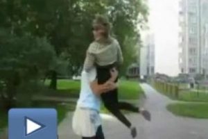 Kız arkadaşıyla dans k&ouml;t&uuml; bitti!