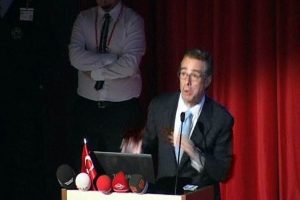 IMF yetkilisi yumurta atan &ouml;ğrencilerden şikayet&ccedil;i olmadı