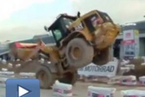 Dev dozerle m&uuml;kemmel şov!