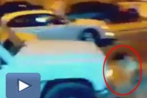 Dikkatsiz k&uuml;&ccedil;&uuml;k &ccedil;ocuğa araba k&ouml;t&uuml; &ccedil;arptı