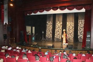 Avşar kızının Kazak benzeri g&ouml;renleri şaşırttı