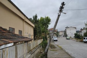 Okul &ouml;n&uuml;nde &ouml;ğrencileri bekleyen b&uuml;y&uuml;k tehlike