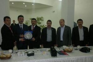 Belediye memurlarından başkan vekili Yılmaz'a teşekk&uuml;r yemeği